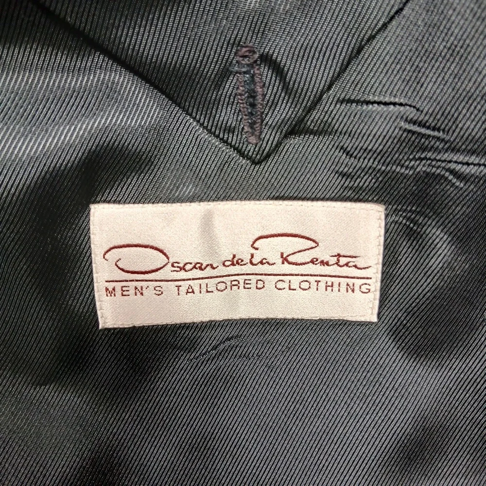 Oscar de la Renta sharp charcoal